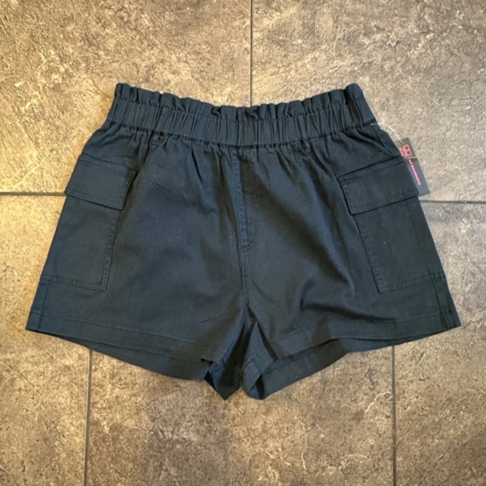 Stylish and versatile black women's cargo shorts.